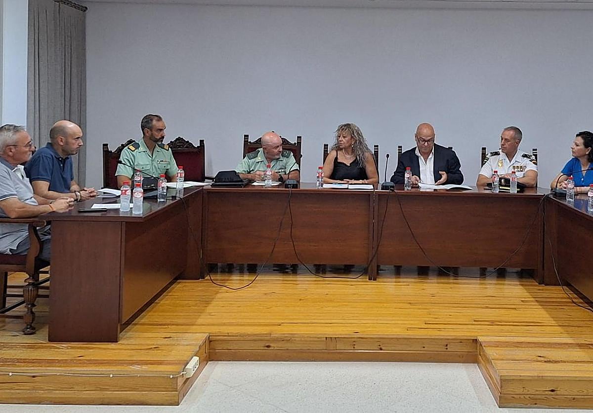 Junta local de seguridad en Lopera.