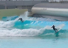 Imagen de una piscina de olas para surf que ya funciona en Corea.
