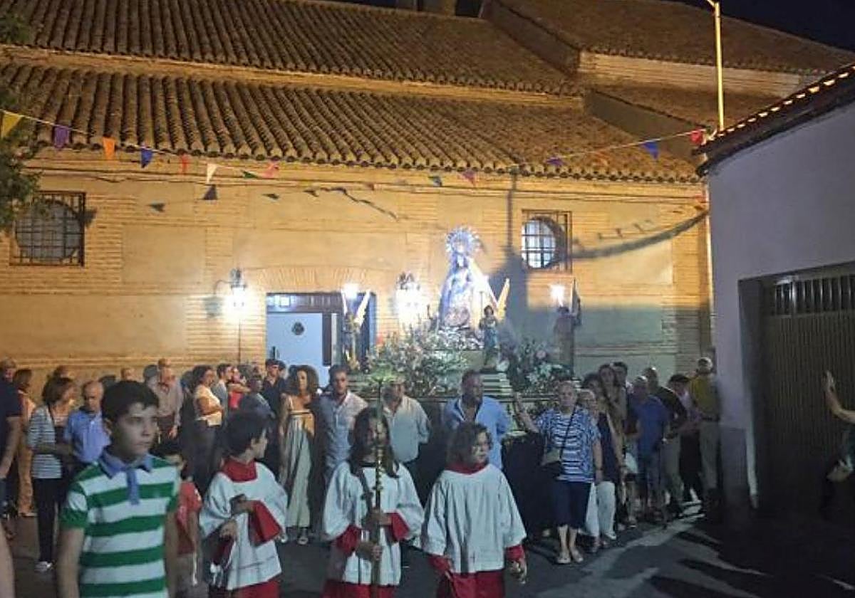 Imagen principal - Almería se va de fiesta este puente de agosto