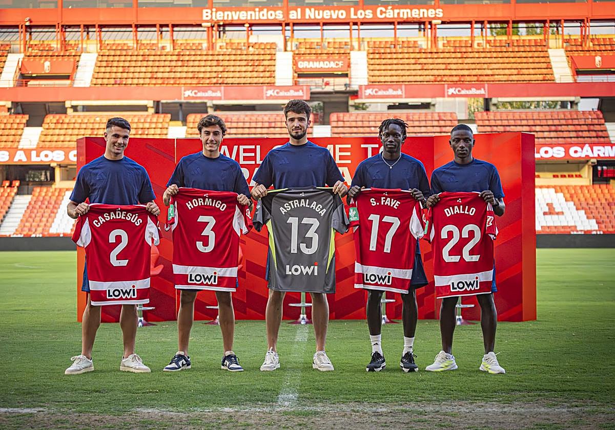 Diego Hormigo acompaña a Pau Casadesús, Ander Astralaga, Souleymane Faye y Baïla Diallo.