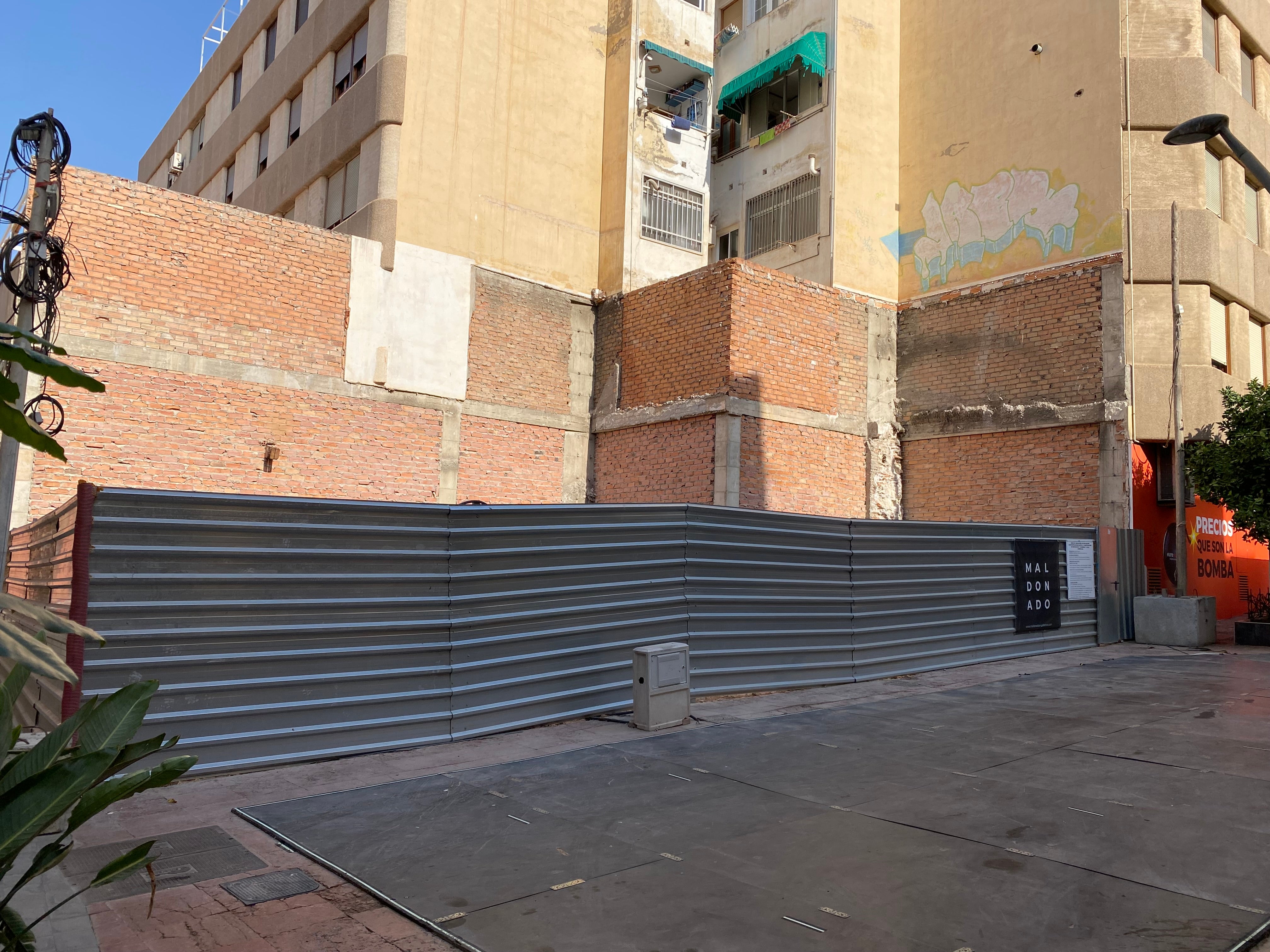 Demolición y construcción de un nuevo edificio en la Plaza Urrutia.