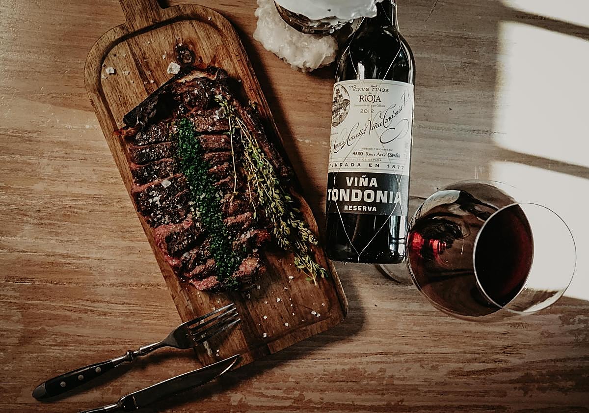 Imagen principal - El restaurante de Granada que «vuelve al origen de la cocina» a través de las brasas