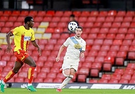 Sergio Escudero persigue un balón durante un amistoso con el Deportivo este verano.