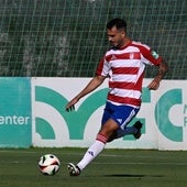Pablo Insua arma un desplazamiento de balón en largo.