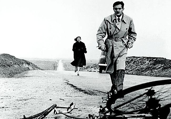 Fotograma de la película Muerte de un ciclista, en el cine de verano de la Huerta de San Vicente.