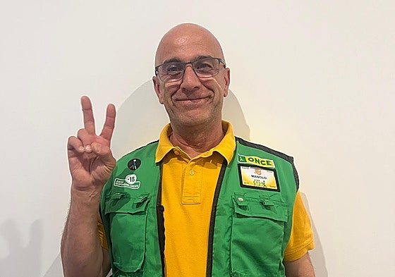 Manuel Alfonso Vera, vendedor desde 2003, vendió la serie agraciada en Granada.