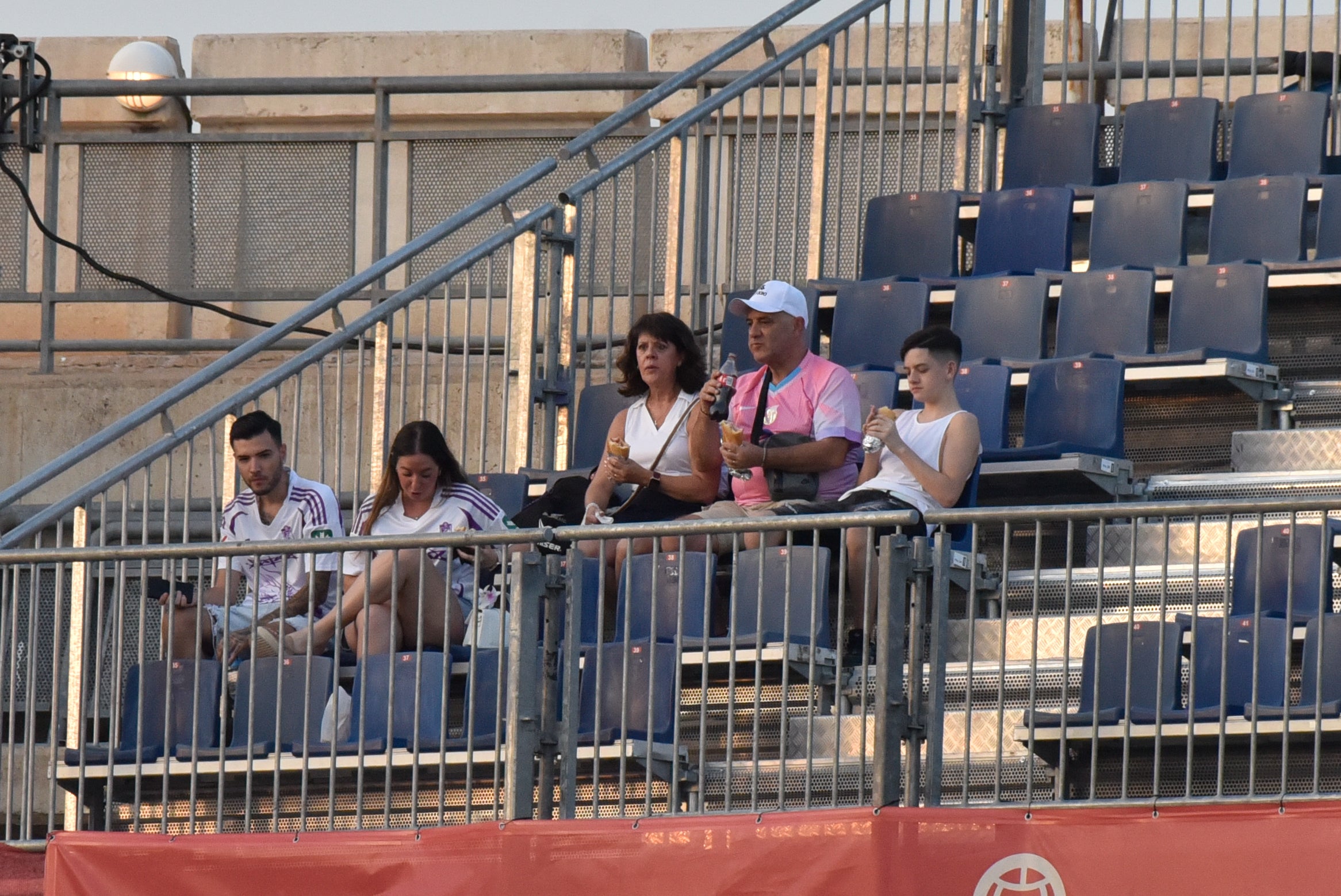 Encuéntrate en la grada del Granada-Depor