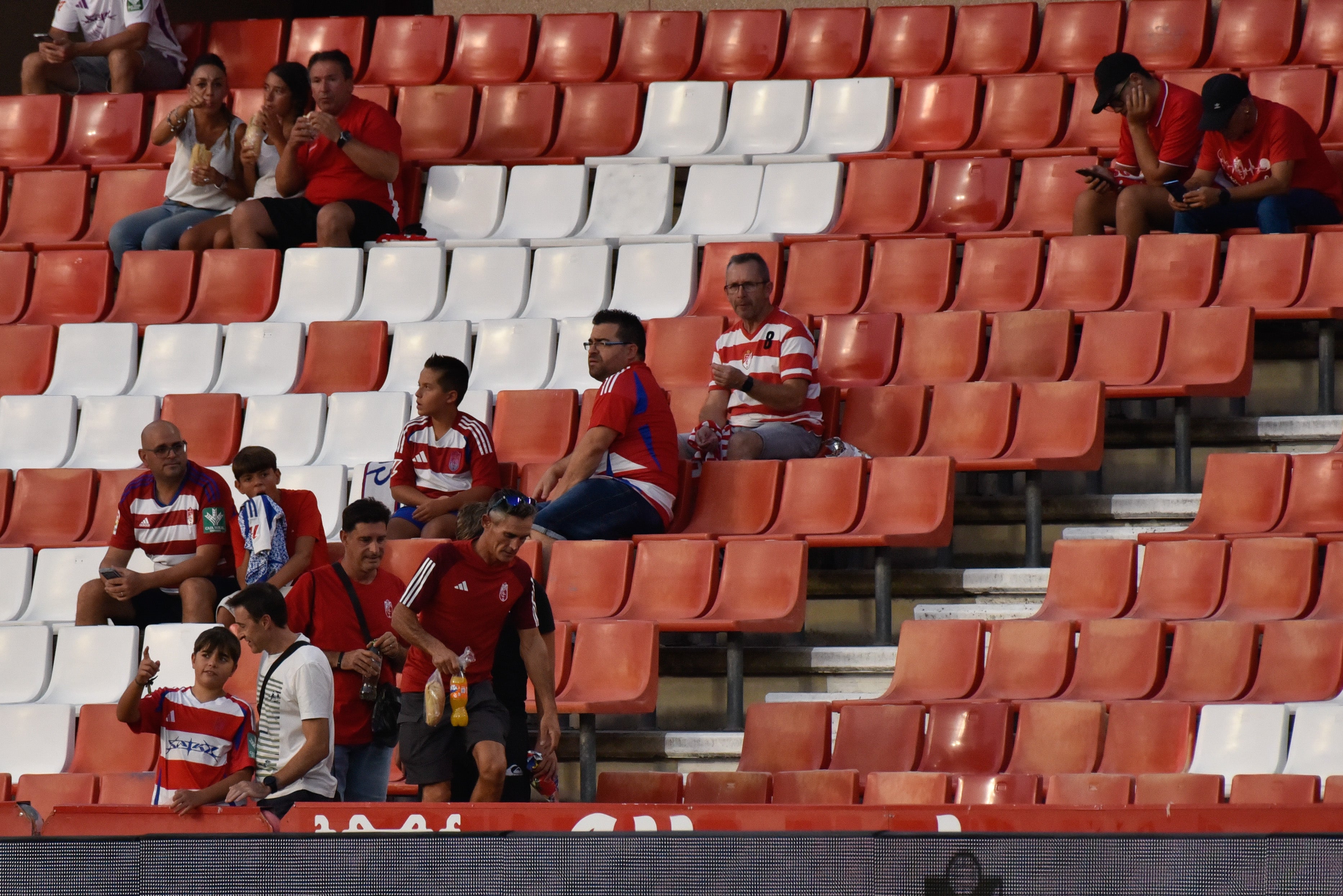 Encuéntrate en la grada del Granada-Depor