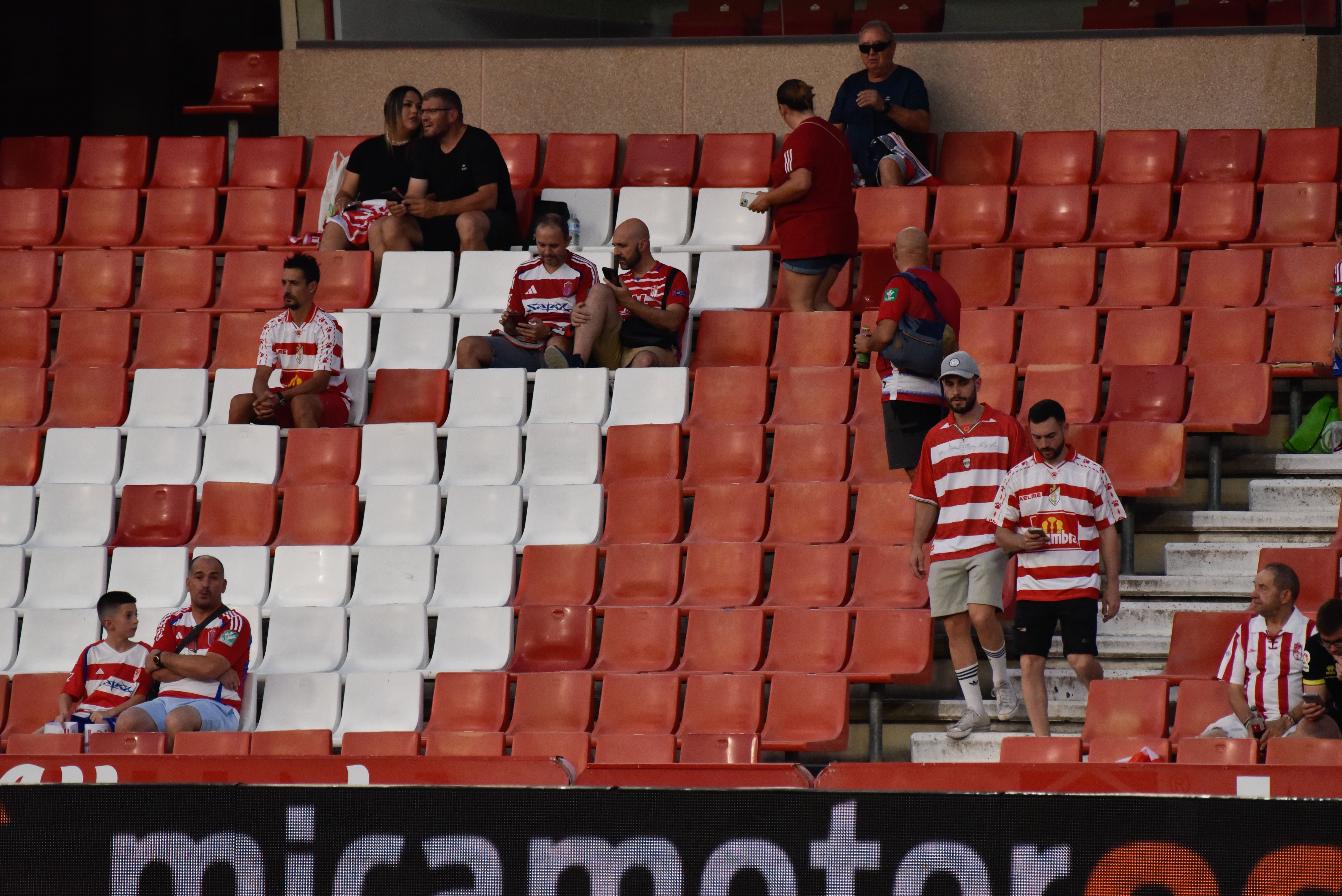 Encuéntrate en la grada del Granada-Depor