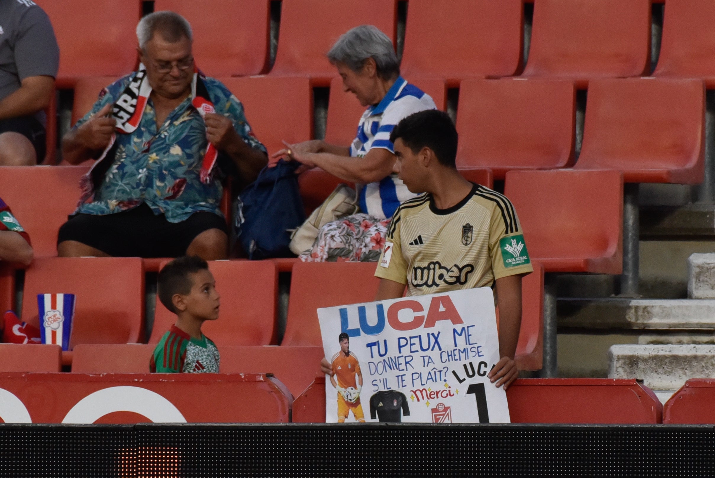Encuéntrate en la grada del Granada-Depor