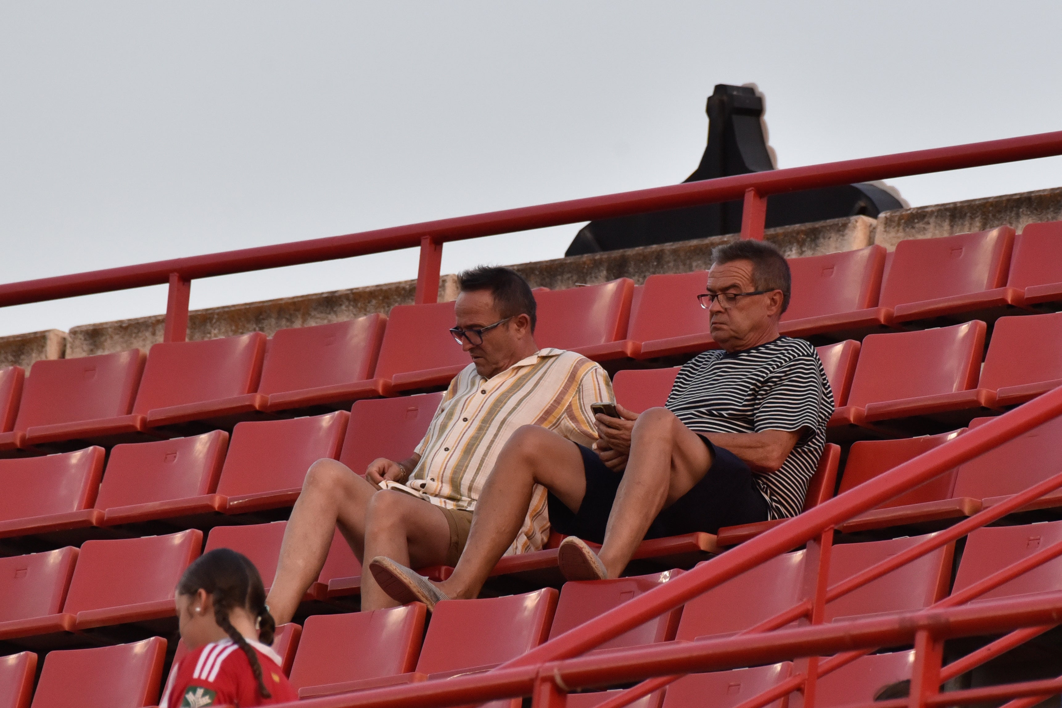 Encuéntrate en la grada del Granada-Depor