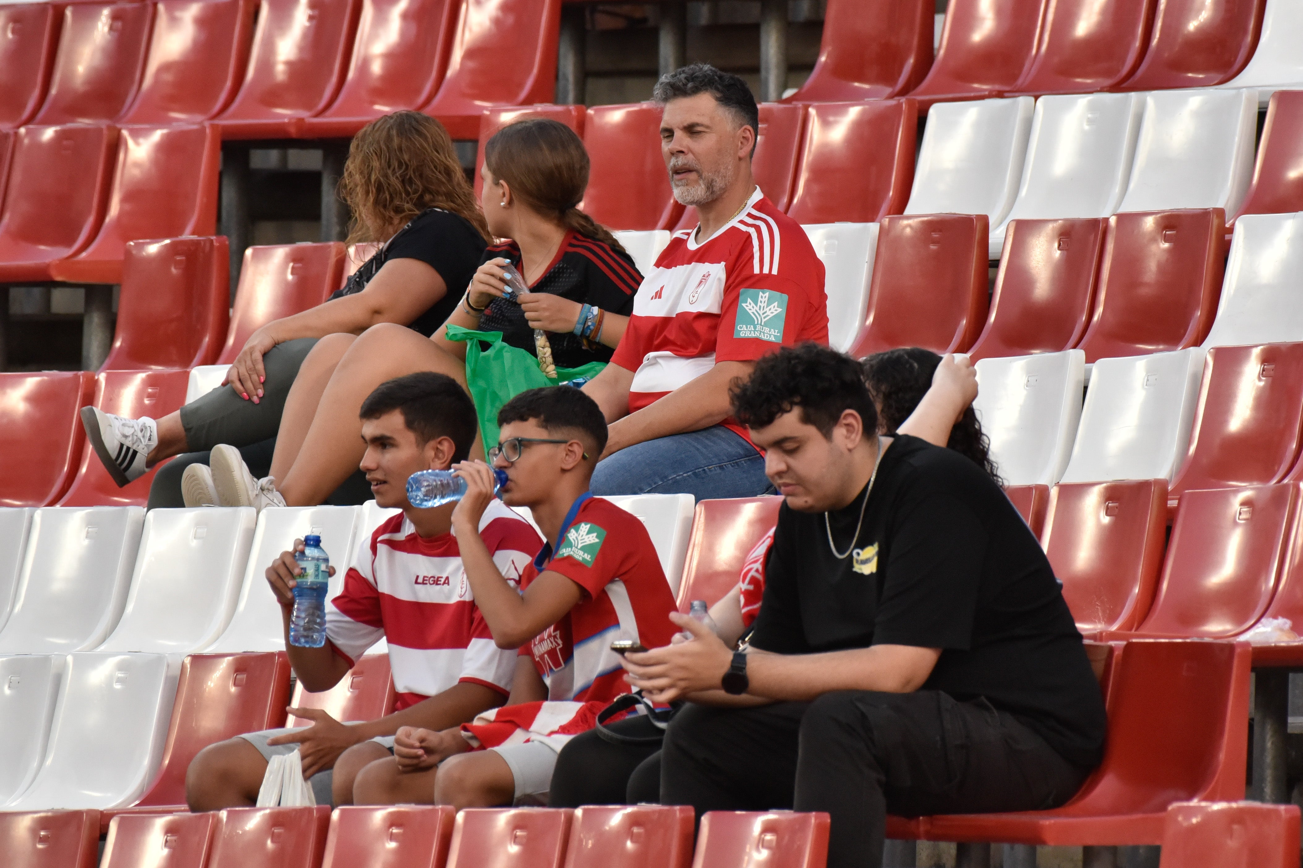 Encuéntrate en la grada del Granada-Depor