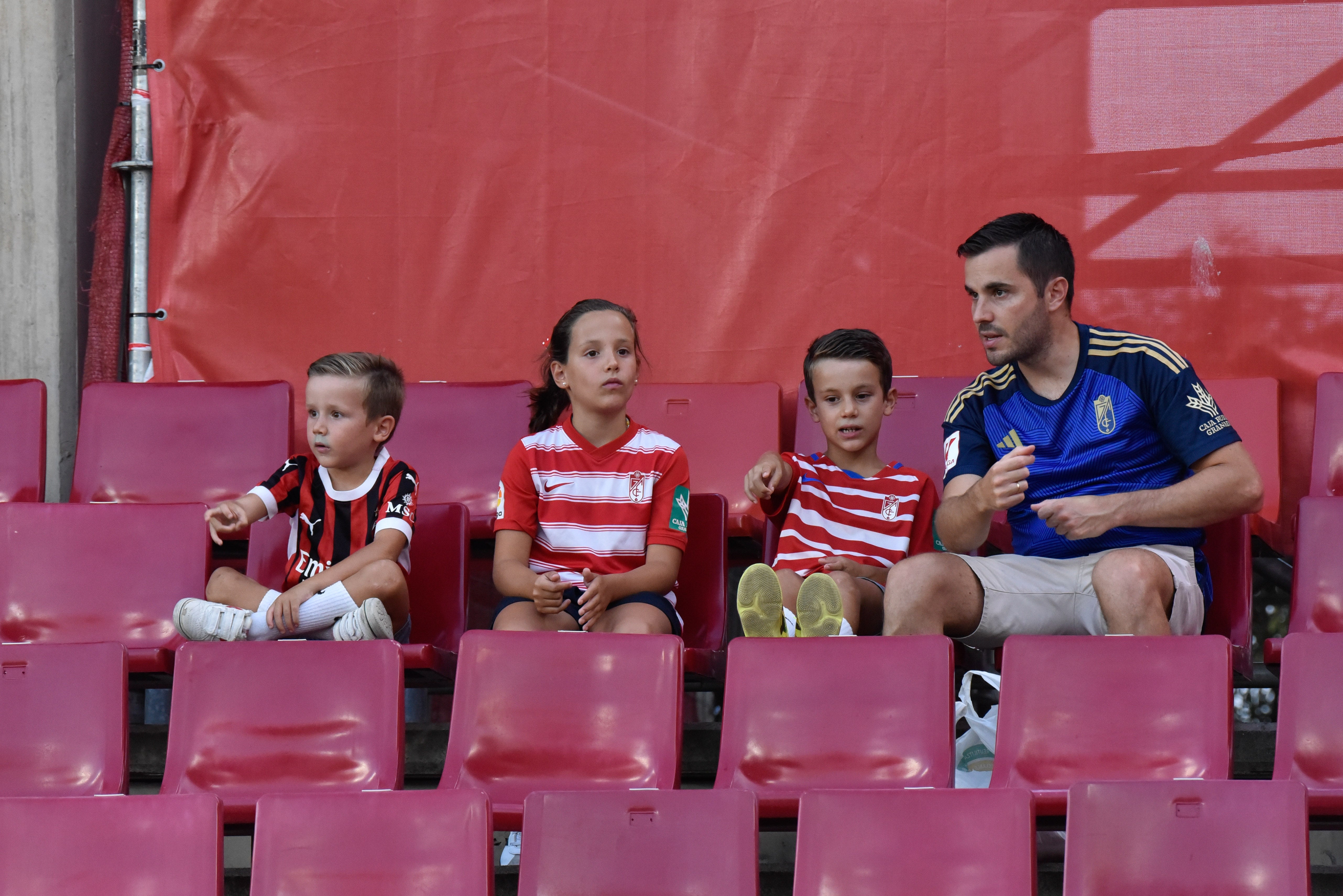 Encuéntrate en la grada del Granada-Depor