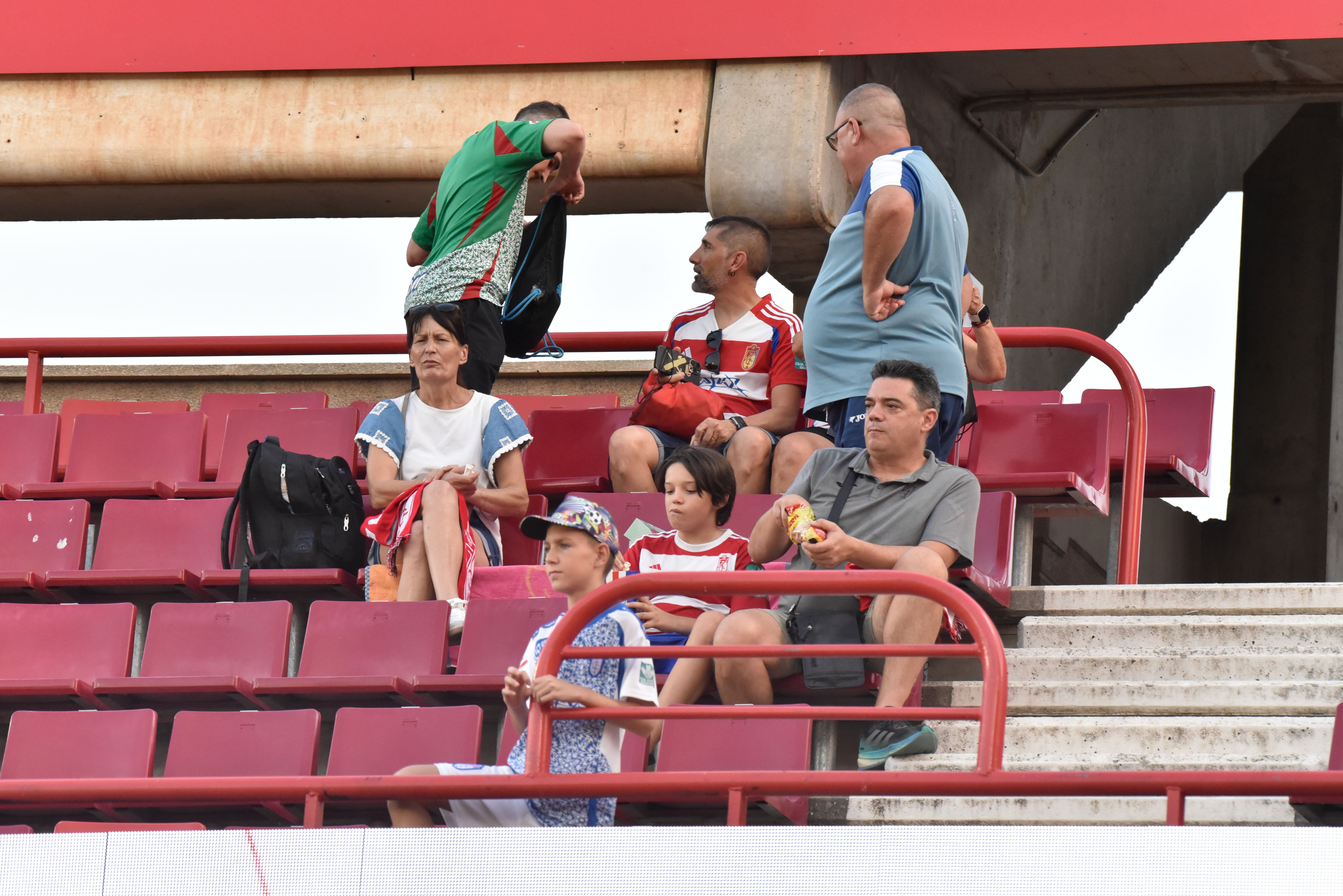Encuéntrate en la grada del Granada-Depor