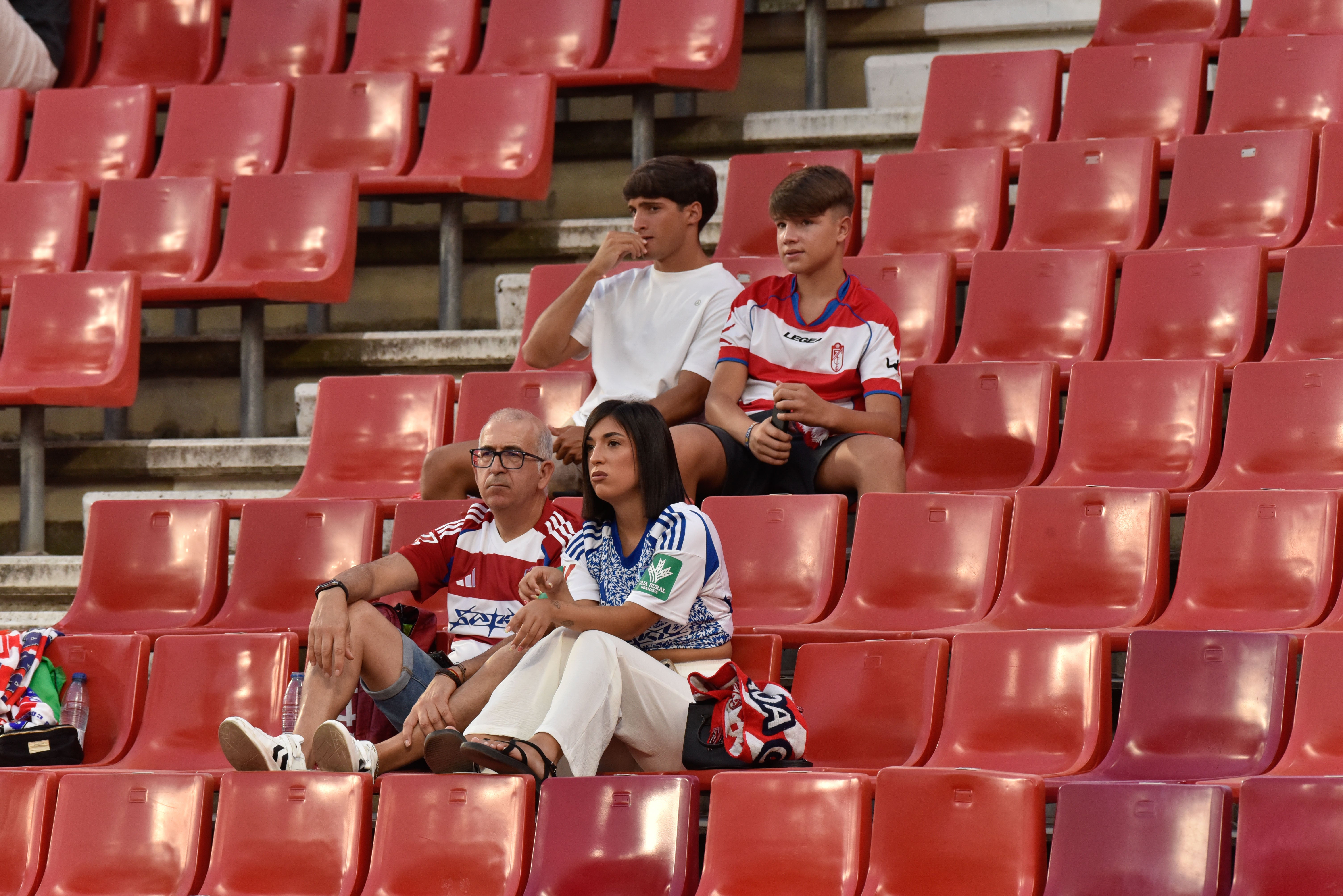 Encuéntrate en la grada del Granada-Depor