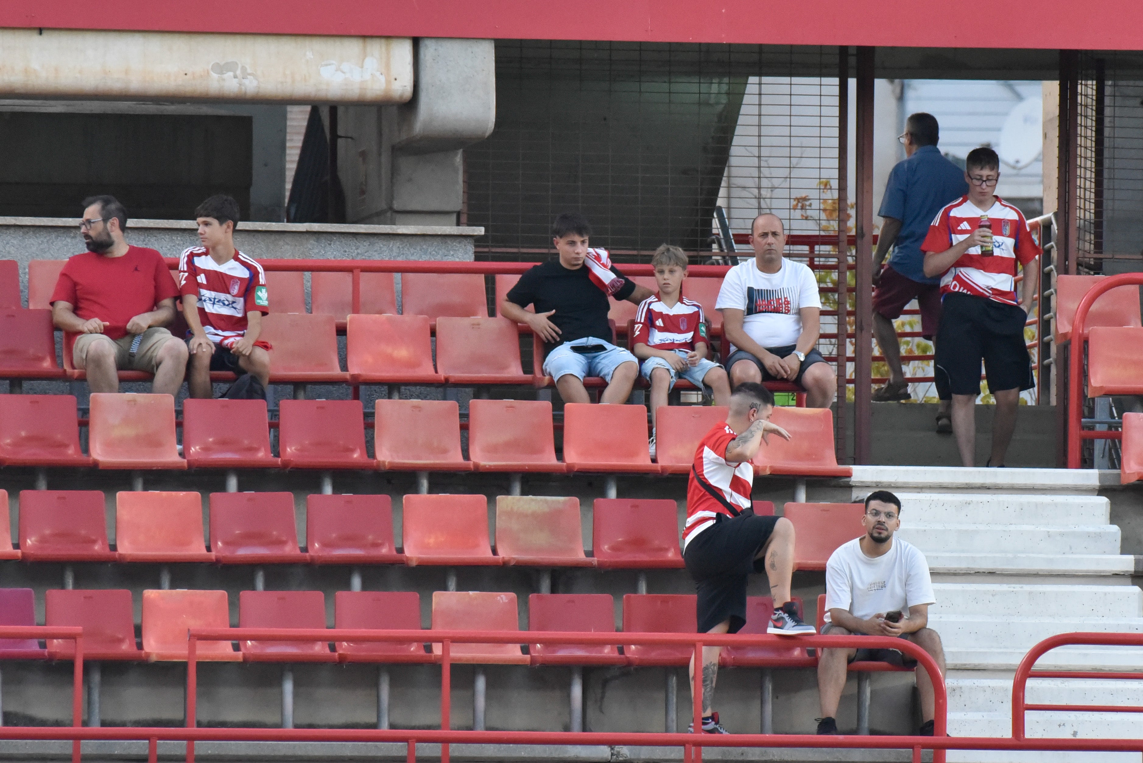 Encuéntrate en la grada del Granada-Depor