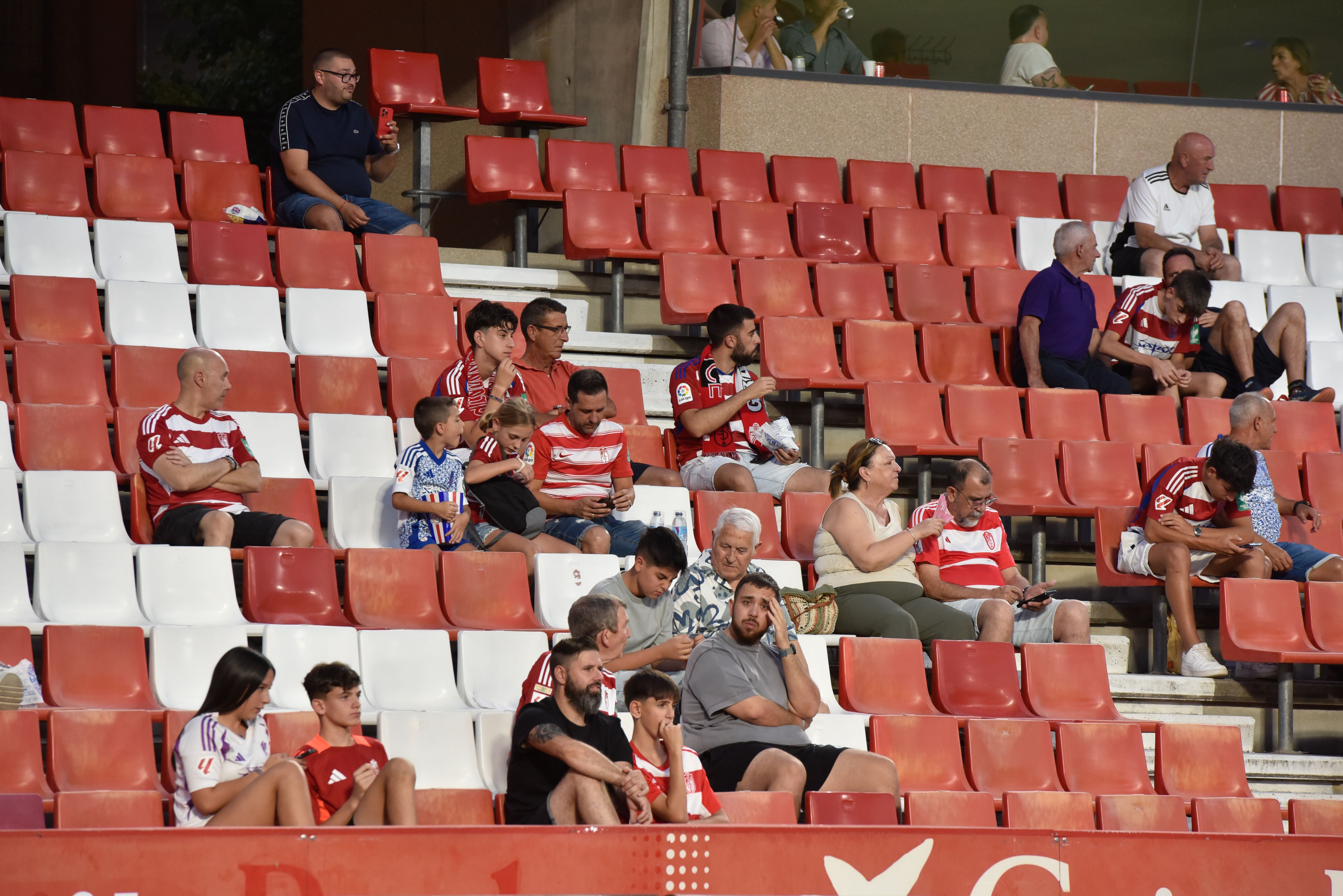 Encuéntrate en la grada del Granada-Depor