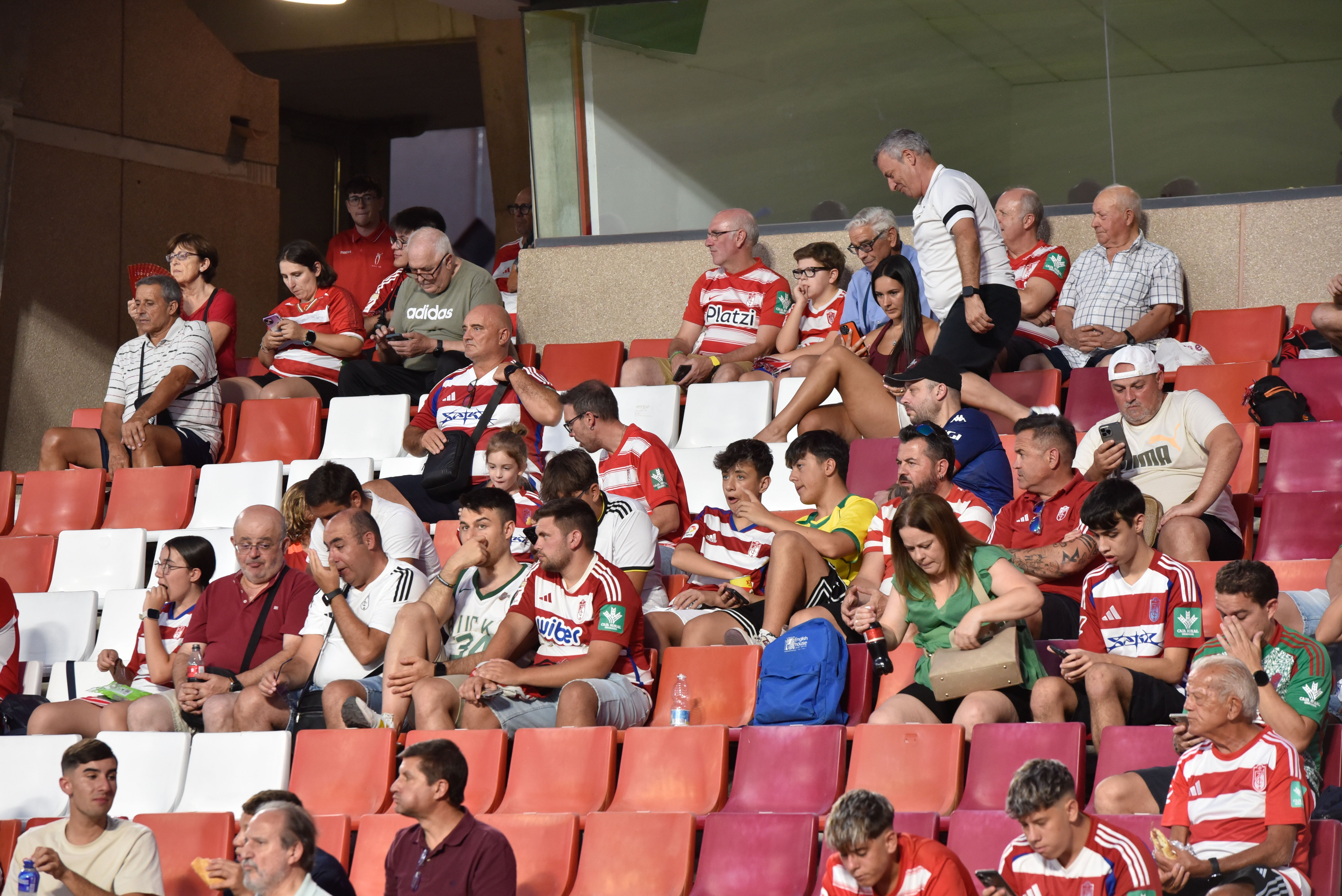 Encuéntrate en la grada del Granada-Depor