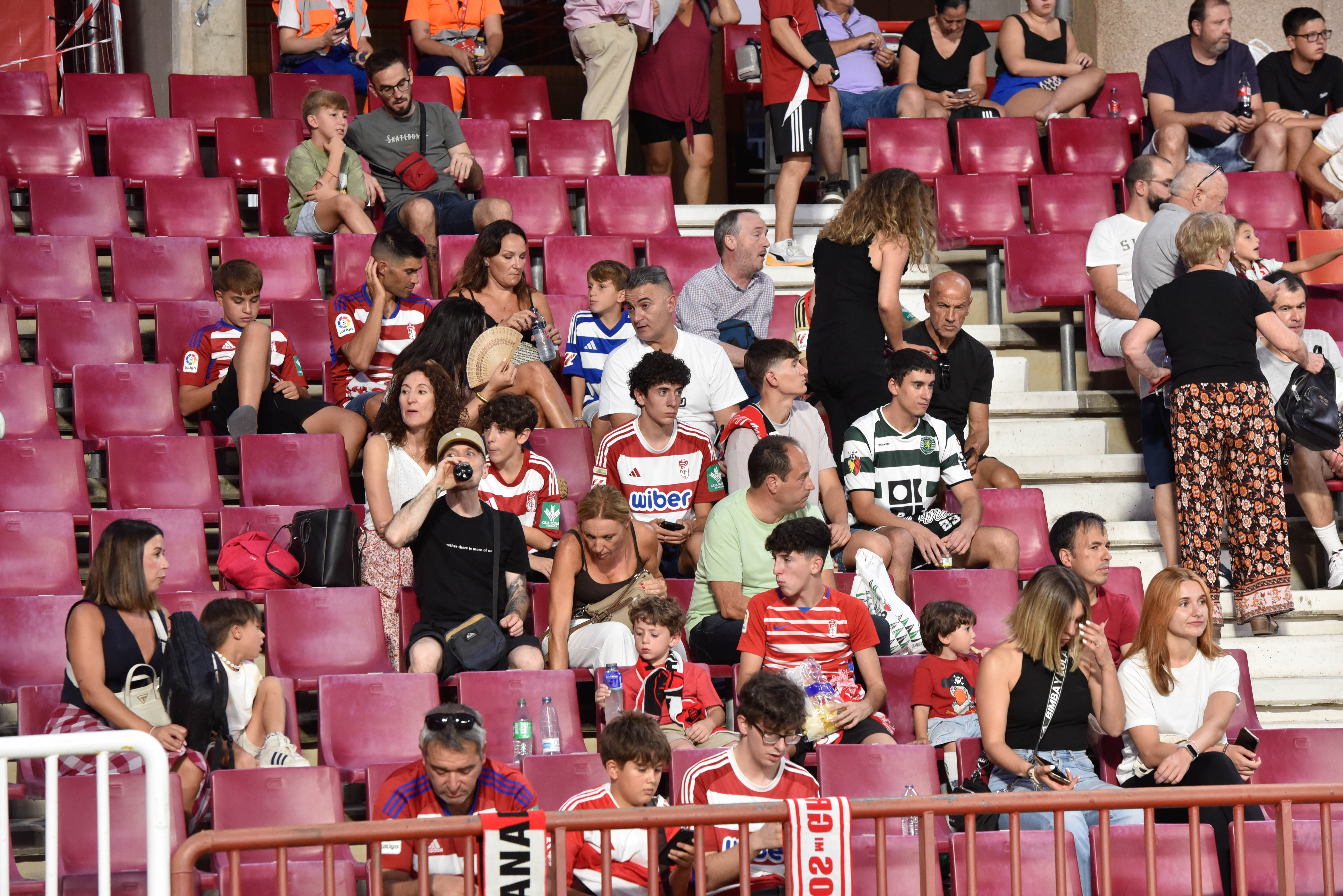 Encuéntrate en la grada del Granada-Depor