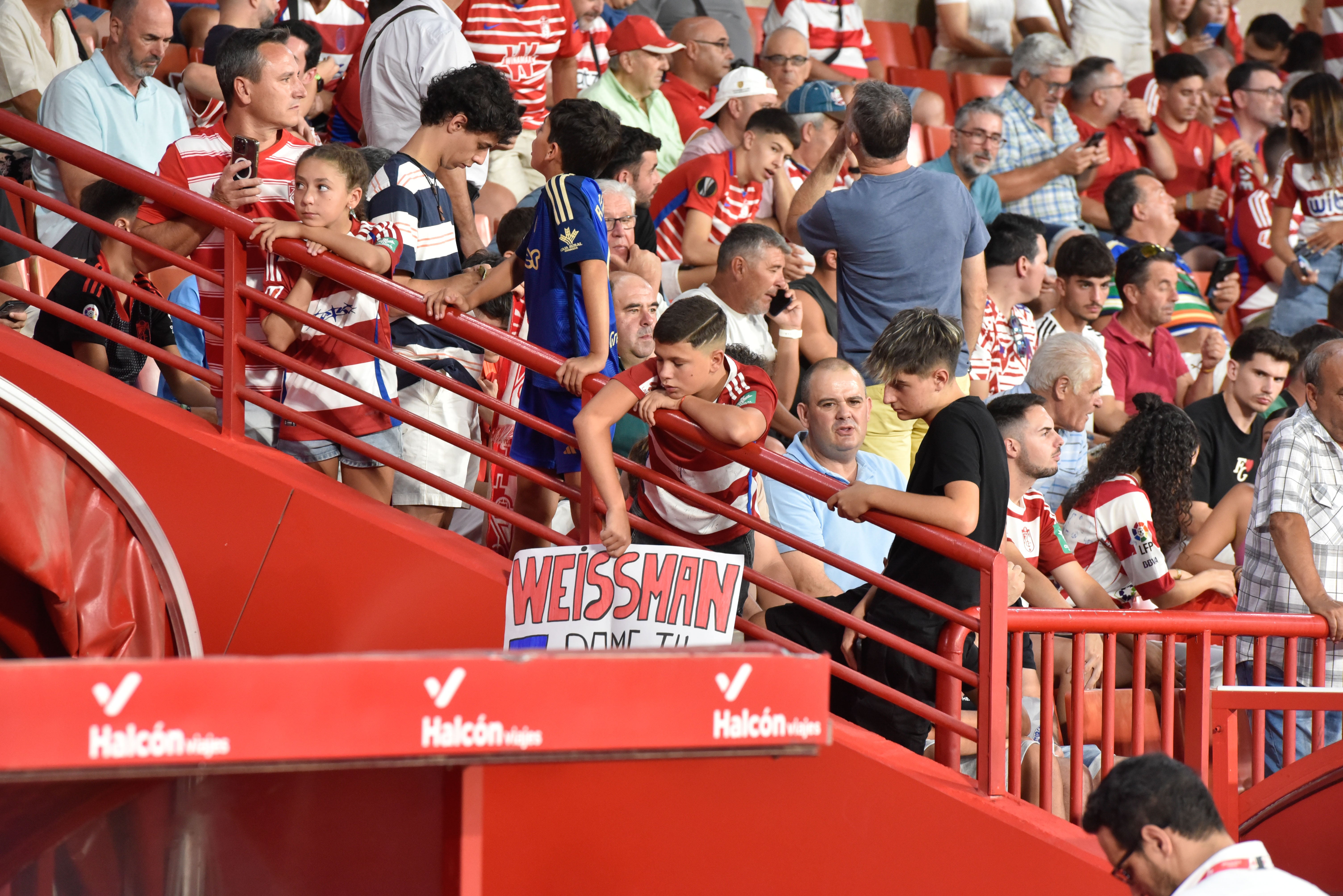Encuéntrate en la grada del Granada-Depor