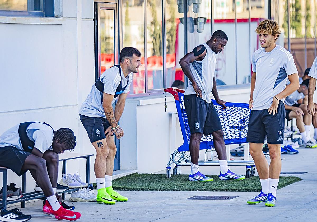 Souleymane Faye, José Arnaiz y Jorge Pascual, tres de los cuatro fichajes por inscribir, antes del último entrenamiento.