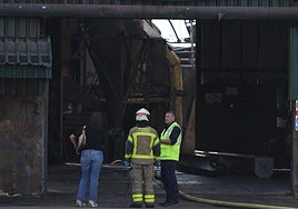 Las imágenes del incendio que se ha cobrado la vida de dos trabajadores en Pinos Puente