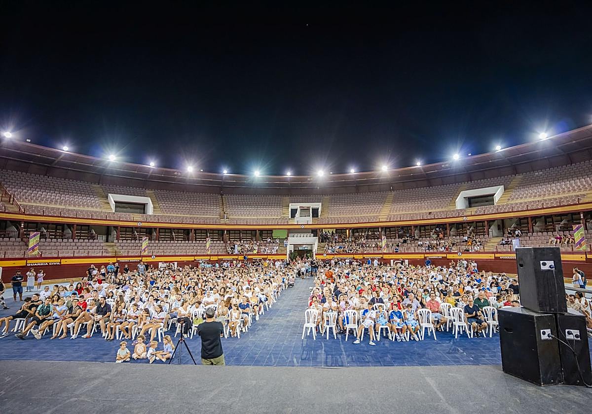 Las 100 Horas, referente del deporte almeriense, celebró su clausura con 1.500 participantes.