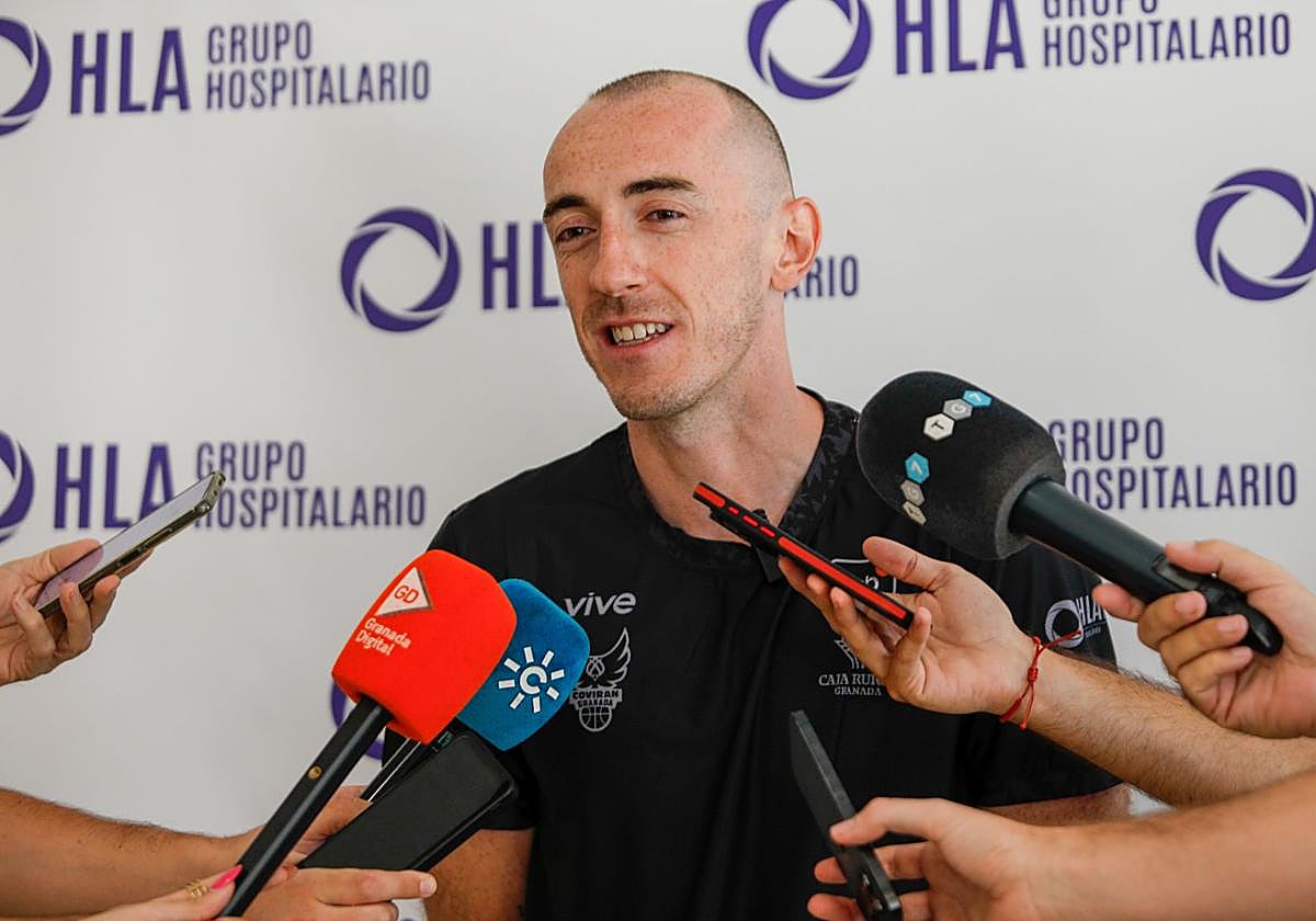 Jonathan Rousselle este lunes en los reconocimientos.