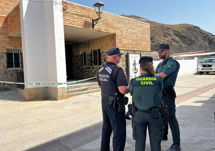 «Estuvimos 20 años dando misas en garajes y ahora la iglesia que hicimos con nuestras manos está destrozada»