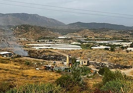 Incendio en el entorno del barrio de San Antonio de Motril