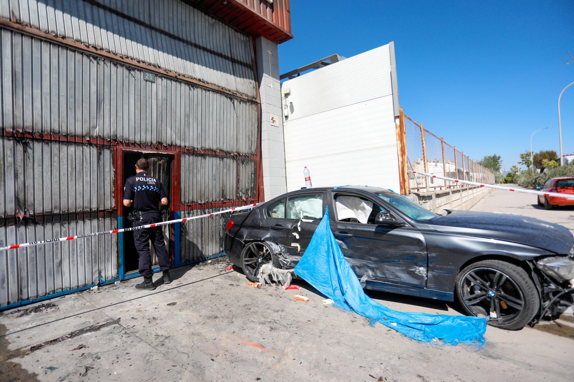 Dentro de la nave de Juncaril que ha ardido
