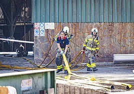 Los Bomberos de Granada, tras sofocar el incendio.