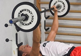 Kuka Bozic levanta pesas en el gimnasio del Palacio de los Deportes.