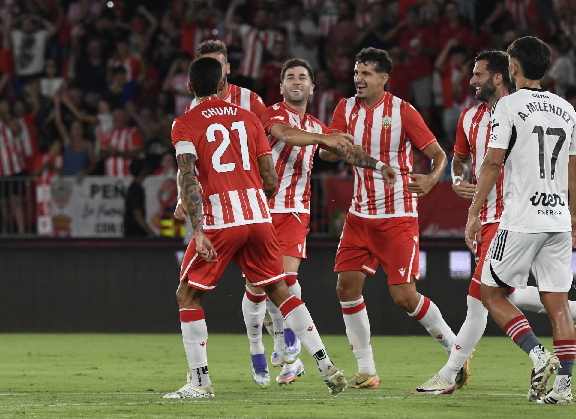 El Almería lo prueba todo