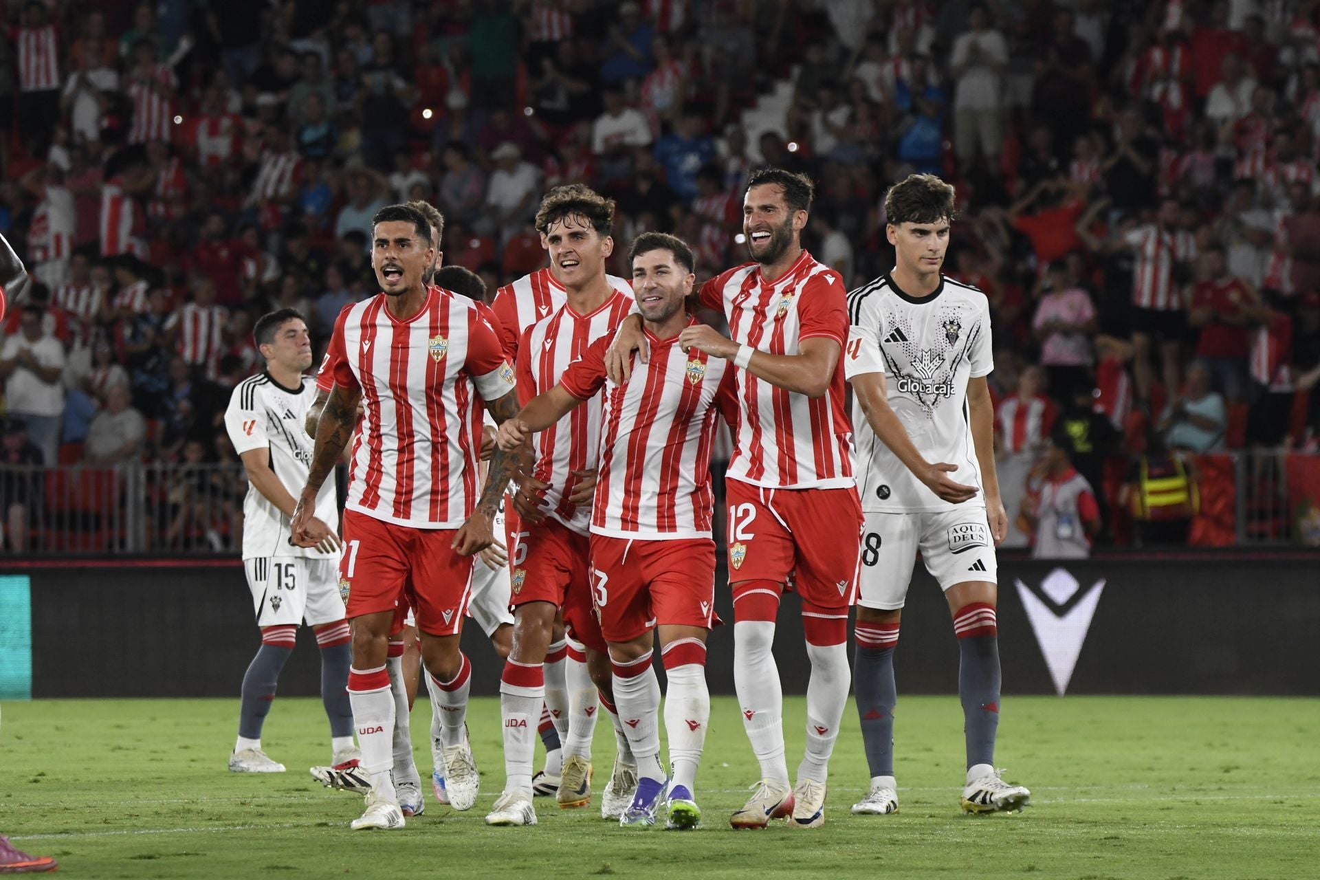 El Almería lo prueba todo