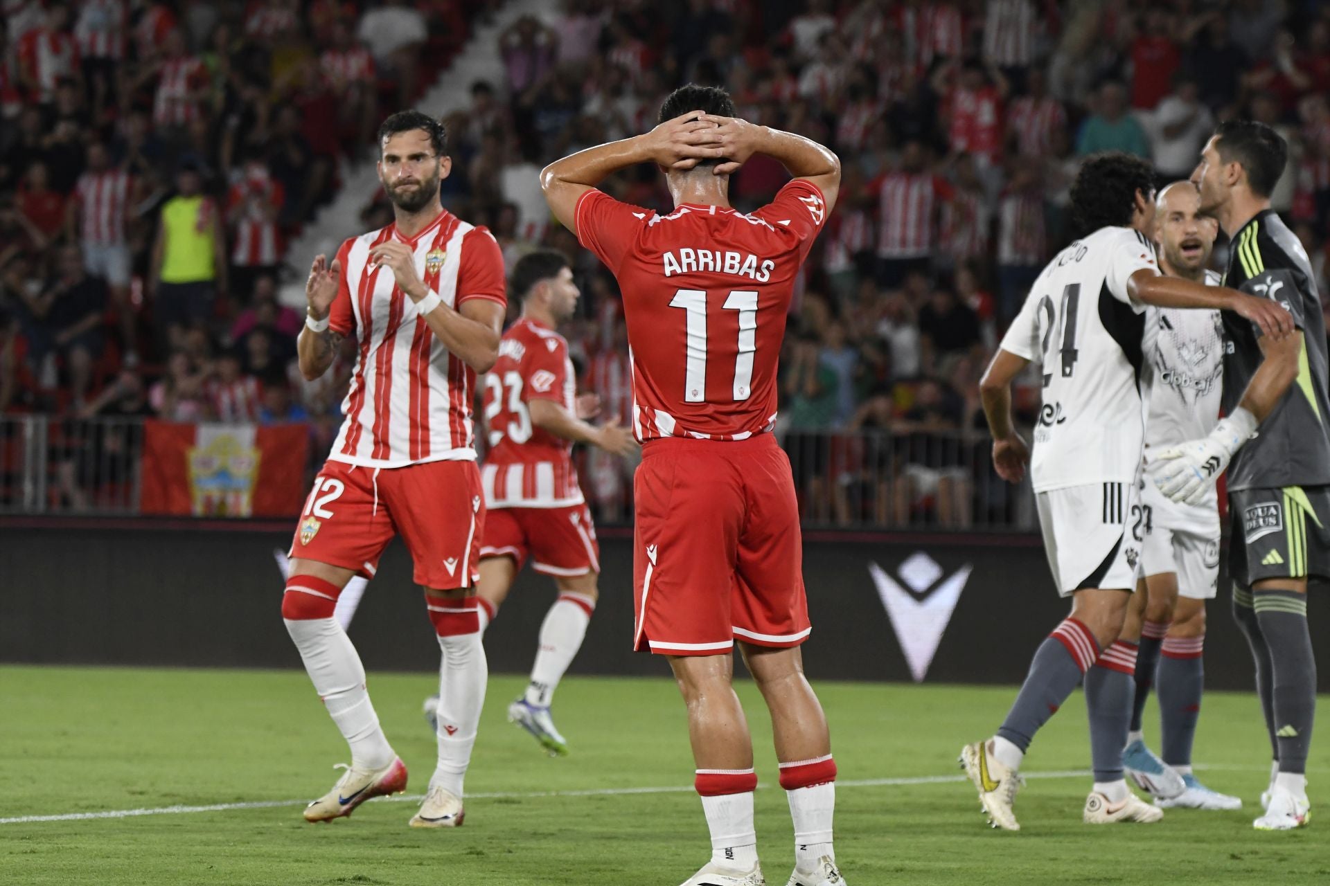 El Almería lo prueba todo