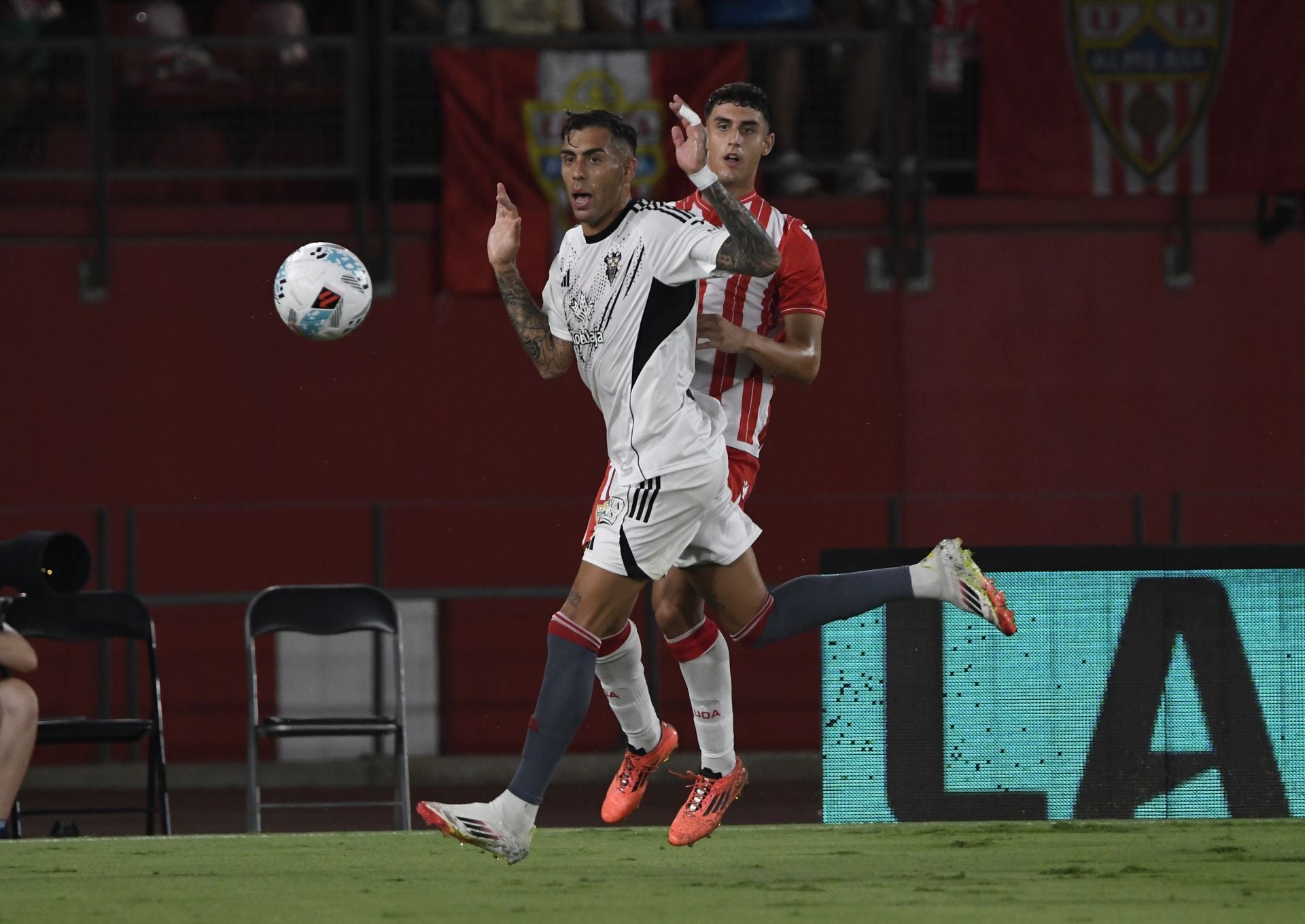 El Almería lo prueba todo