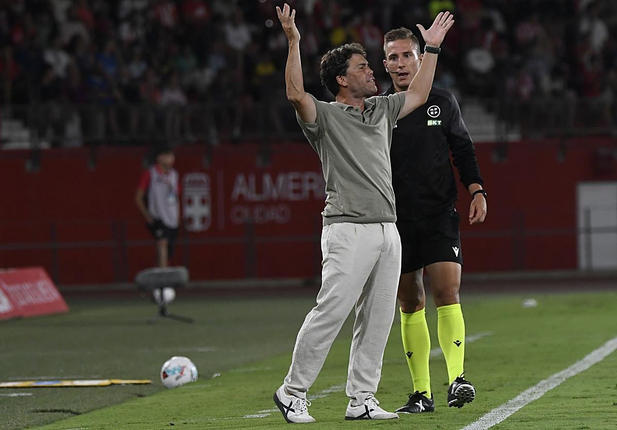 Rubi se muestra desesperado en la banda.