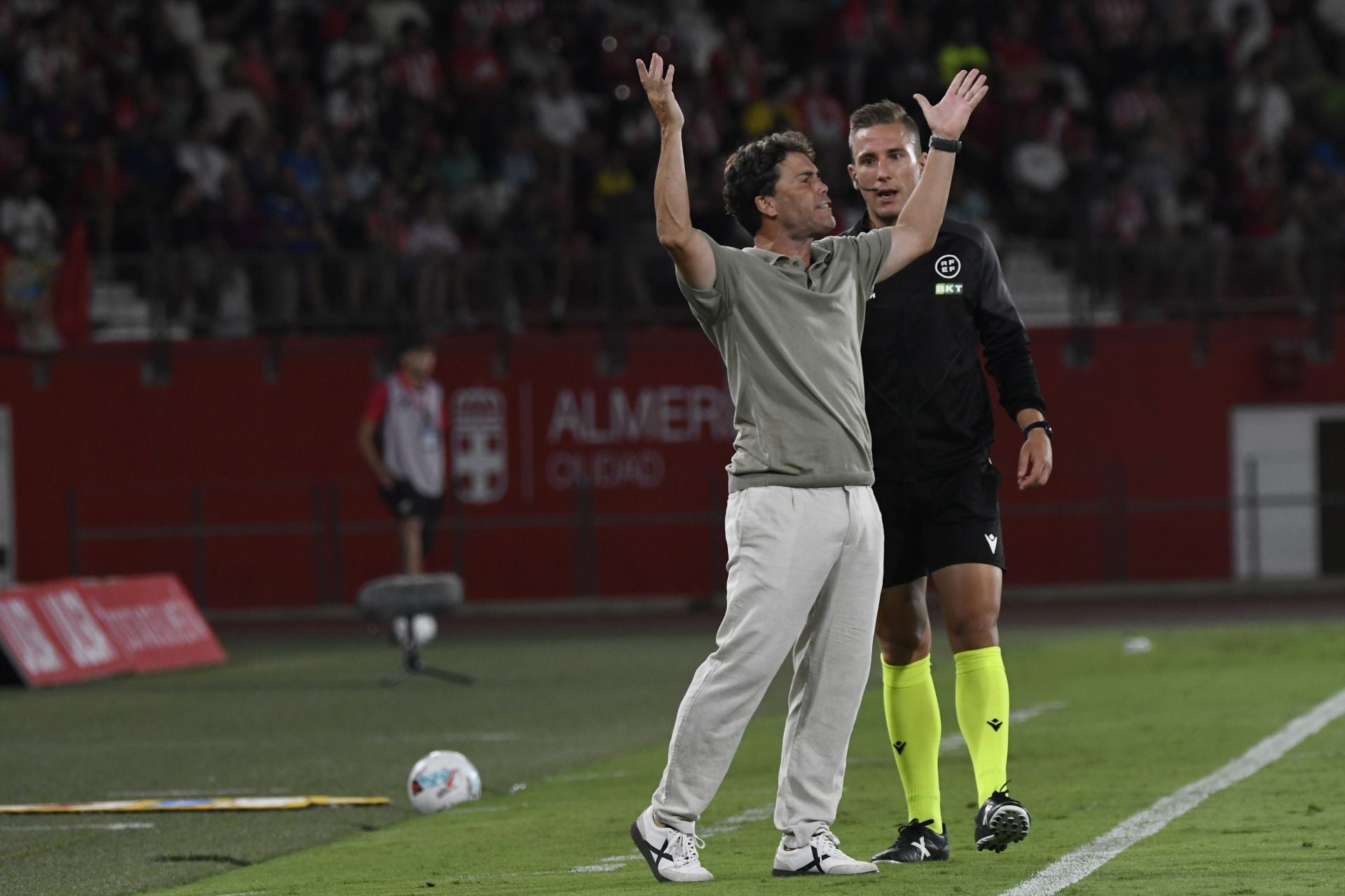 El Almería lo prueba todo