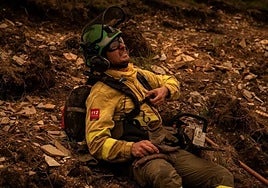 Bombero de la Brica de Granada (cascos verdes) enviado a Ourense