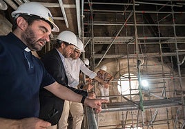 El delegado del Gobierno, Antonio Granados, en las obras de la Catedral.