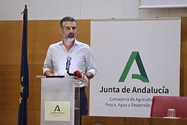 El consejero de Agricultura, Pesca, Agua y Desarrollo Rural, Ramón Fernández-Pacheco