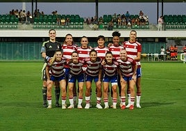Formación inicial del Granada femenino en el partido.