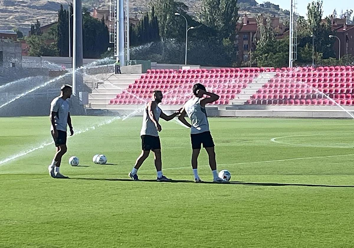 Stoichkov, Weissman y Alemañ, en el entreno.