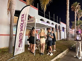 Más de 100 personas se acercaron al Punto Violeta del Ferial de Motril