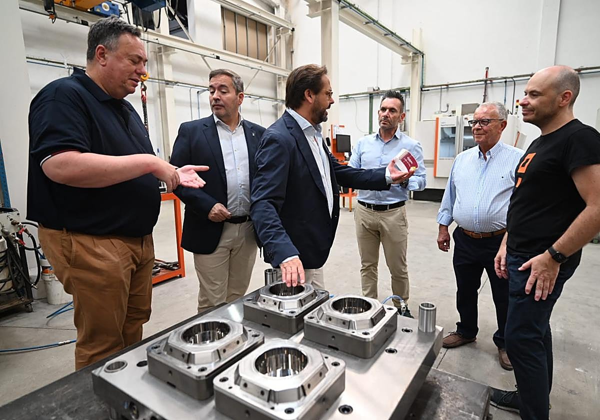 Granados ha destacado que se trata de «una empresa totalmente familiar, con una vocación de permanencia aquí, en el polígono de Escúzar«.