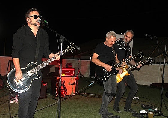 Los Tragos en un concierto anterior.