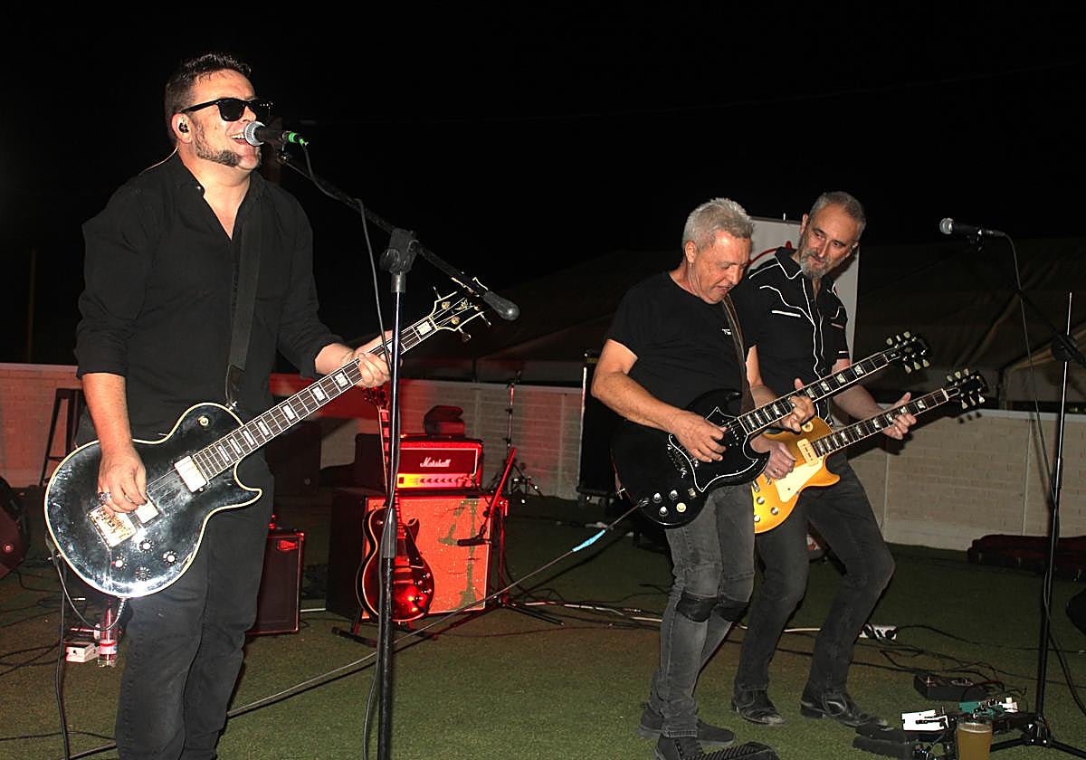 Los Tragos en un concierto anterior.