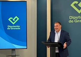 El diputado provincial de Asistencia a Municipios de Granada, Eduardo Martos, en rueda de prensa.