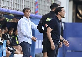 Pacheta protesta una acción al cuarto árbitro en Ipurua.